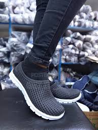 Closed Shoes Made of Soft elastic men, women, unisex Crocs