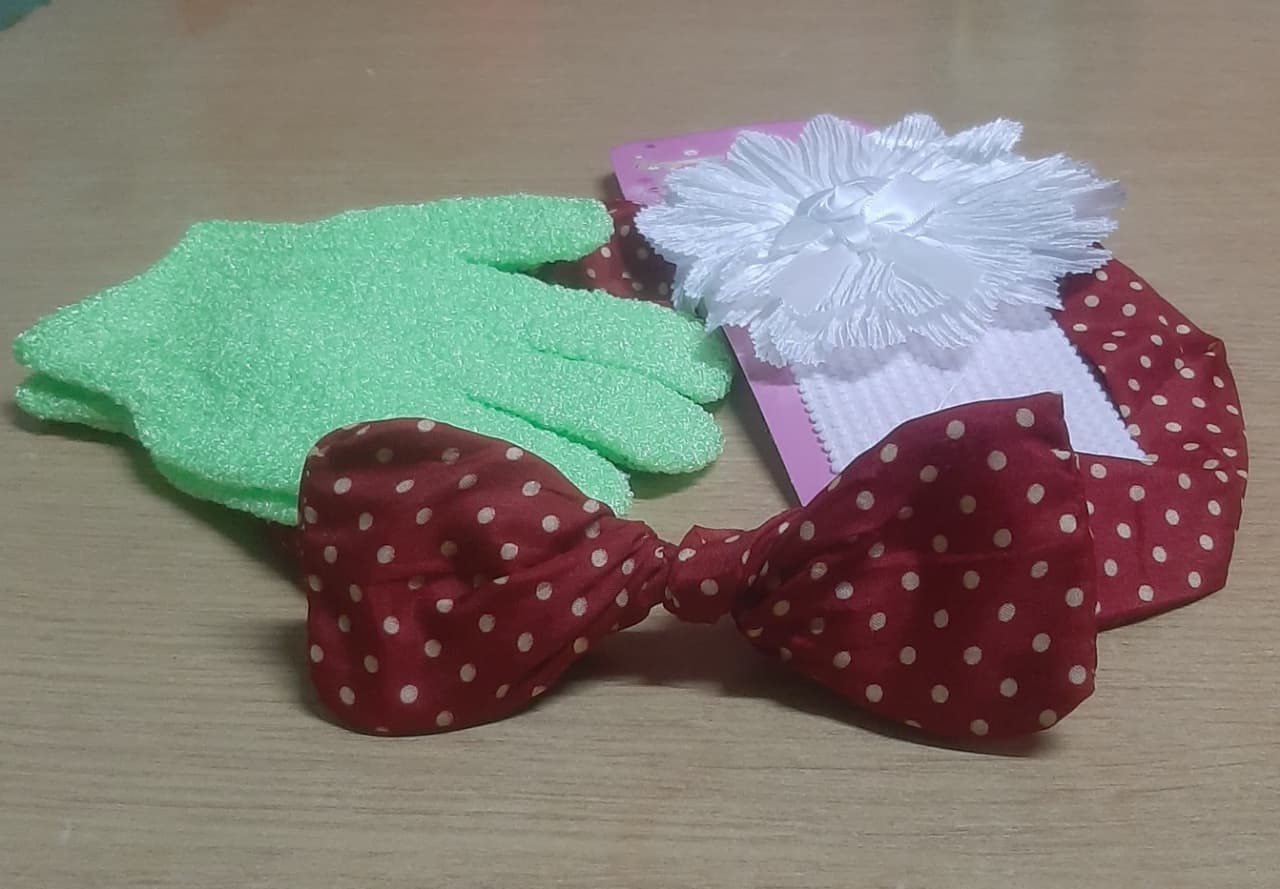 3-IN-1 LADIES BEAUTY & HAIR ACCESSORY SET – BATH GLOVE, TWIST HEADBAND & BIG FLOWER ELASTIC HEADBAND (ESSENTIALS PACK)