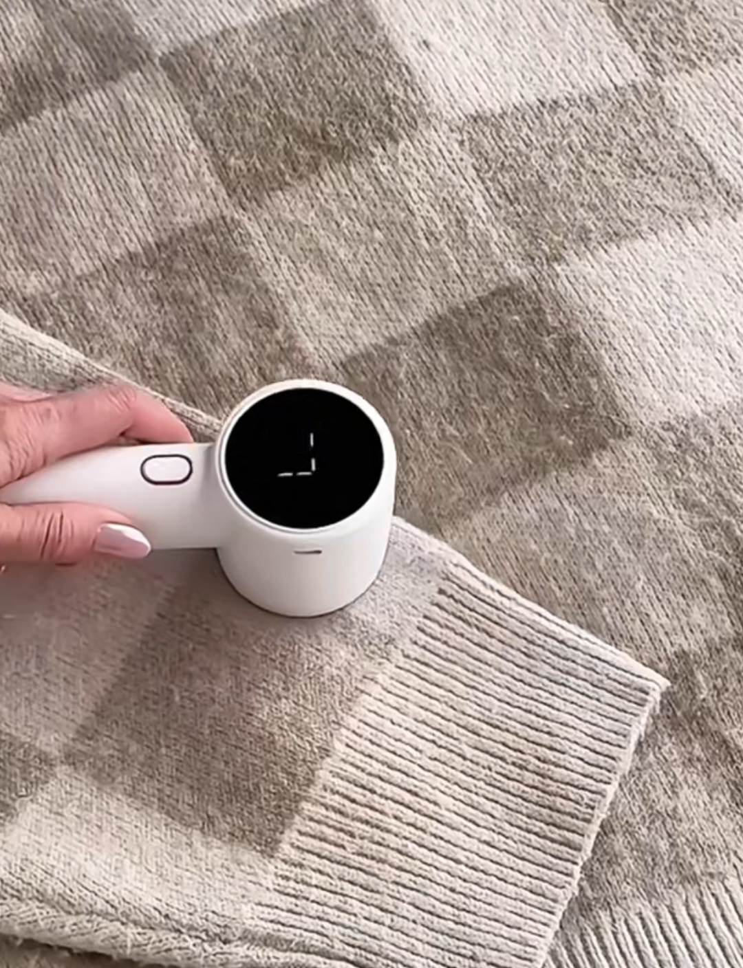 Lint Remover – Compact Tool for Removing Lint, Hair, and Fuzz from Clothes