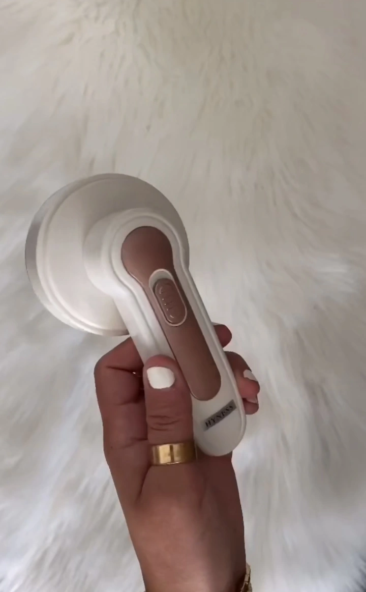 Lint Remover – Compact Tool for Removing Lint, Hair, and Fuzz from Clothes