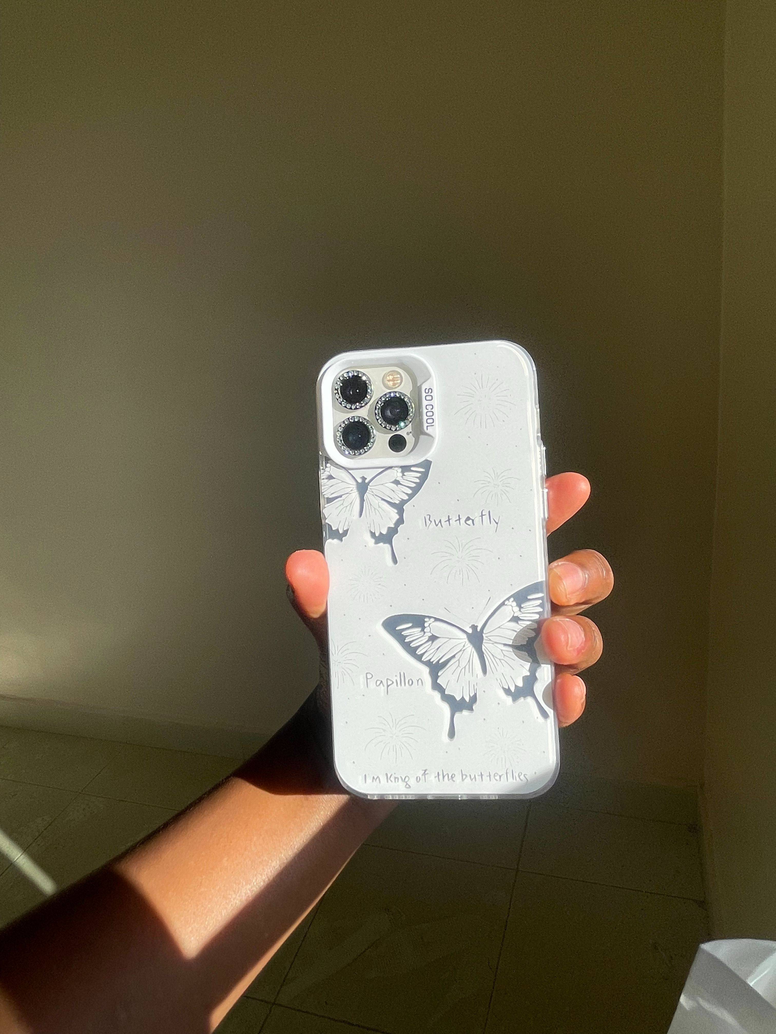 Luxury 3D Butterfly Glow-Effect iPhone 12, 13, 14 Case - Elegant "Papillon" Acrylic