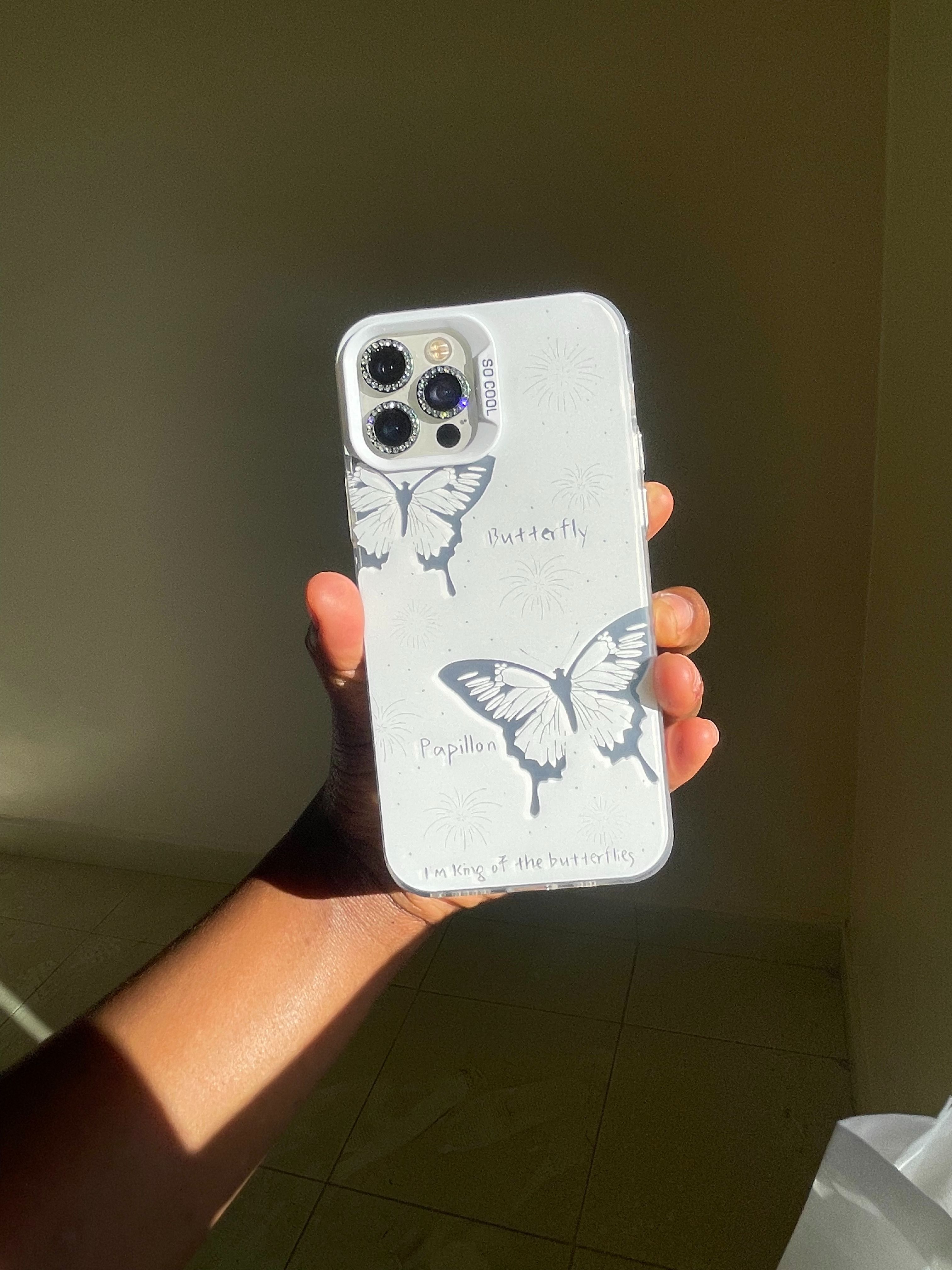 Luxury 3D Butterfly Glow-Effect iPhone 12, 13, 14 Case - Elegant "Papillon" Acrylic