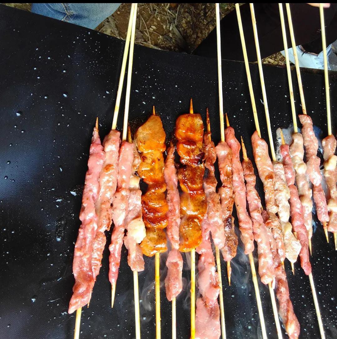 Non-stick BBQ Grill Mats Barbecue Baking Pad Reusable Heat Resistant Easy Clean for OutdooGrill Mat 44X33CM Non Stick BBQ Grill Liners Oven Grill Foil Barbecue Liner Reusable Mat Bbq Tools Accessories