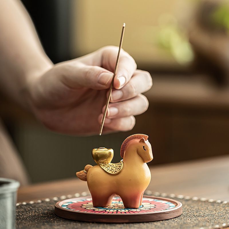 Lucky "Horse for Wealth" Ceramic Incense Insert Set with Bohemian - Style Tray & Complimentary Sandalwood for African Buyers