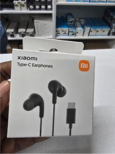 Type-C Earphones Quality Sound – Wired USB-C In-Ear Headphones with Deep Bass, Clear Stereo Audio, Built-in Microphone and Durable Tangle-Free Cable for Smartphones and Tablets