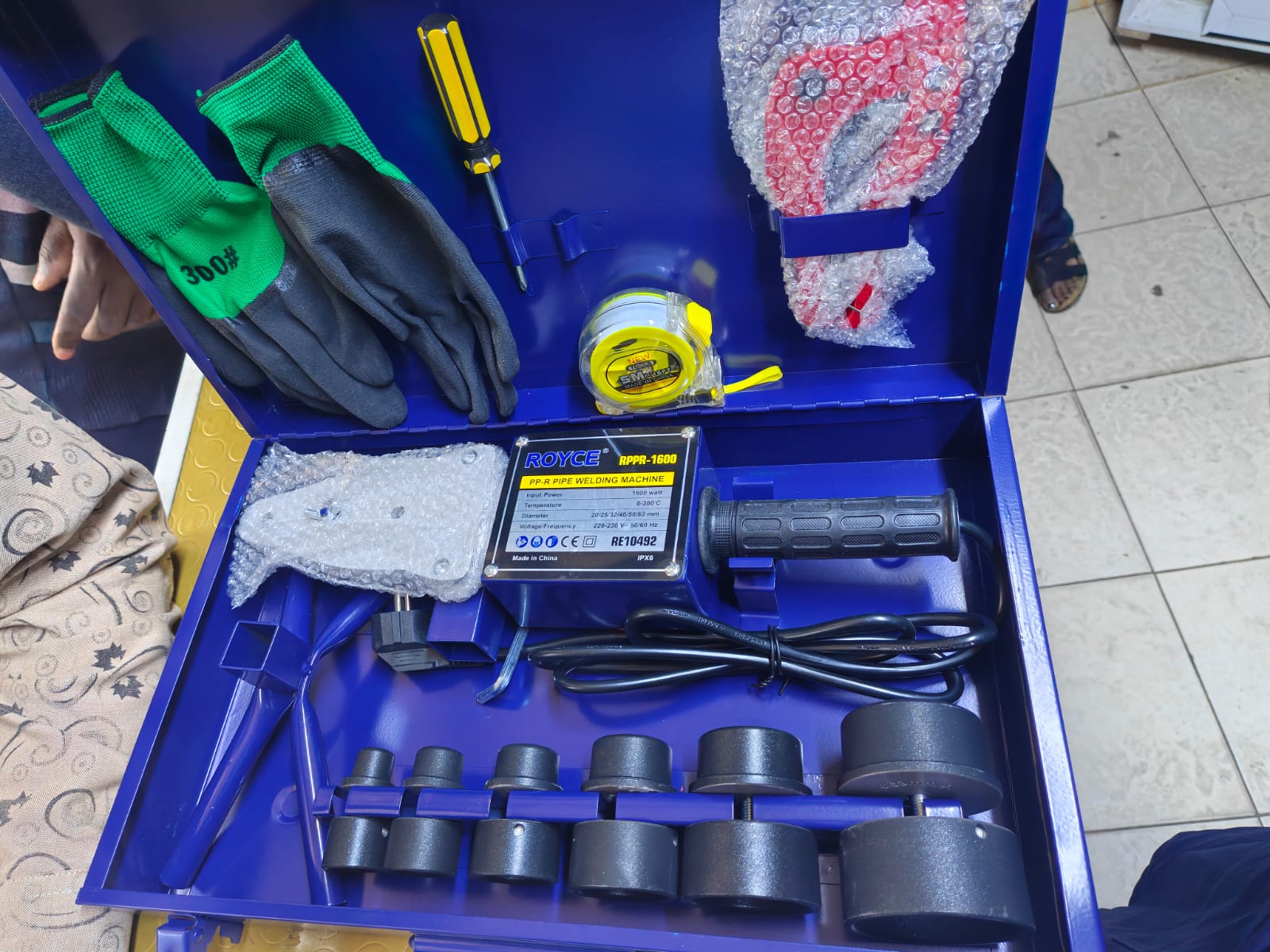 Royce PPR Pipe Welding Machine 1600W Suitable For Home,repair Shop & Construction Site
royce 1600watts ppr
heavy duty
double switch
with pipe cutter
tape measure
and gloves