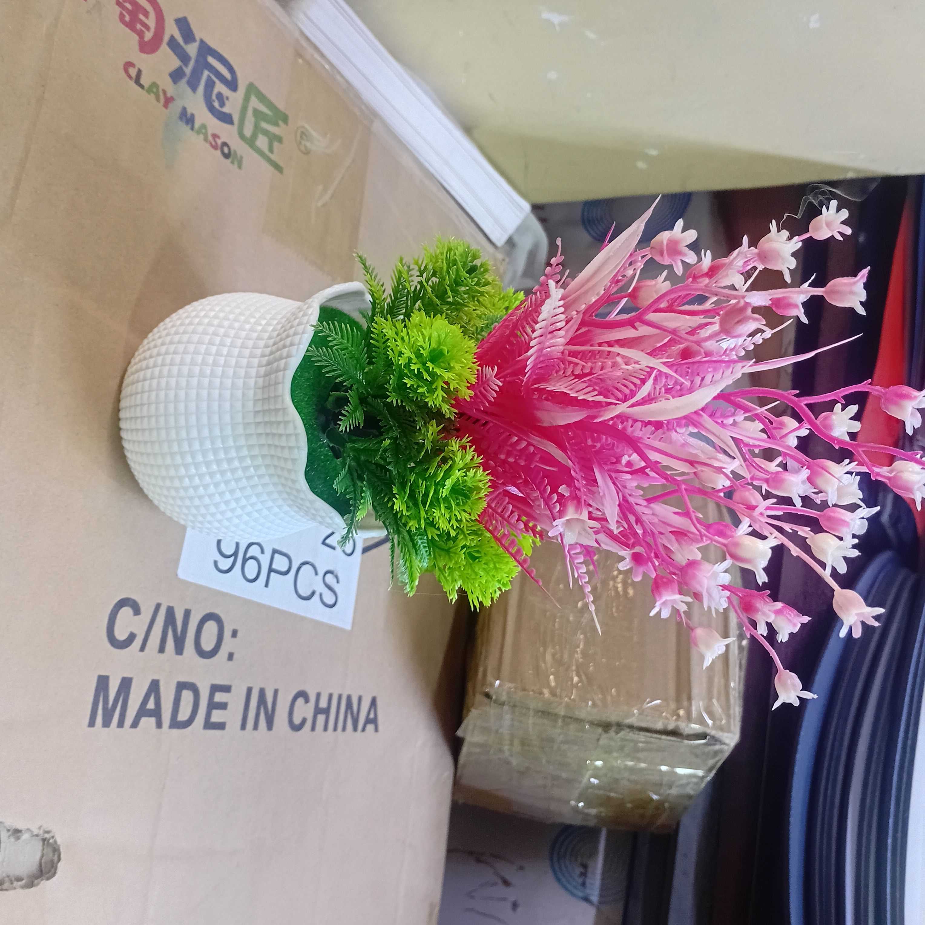 🌸✨ COLOURFUL TABLE TOP ARTIFICIAL FLOWER ✨🌸
Brighten up your space instantly with this beautiful colourful table top artificial flower, designed to add elegance and freshness without maintenance.