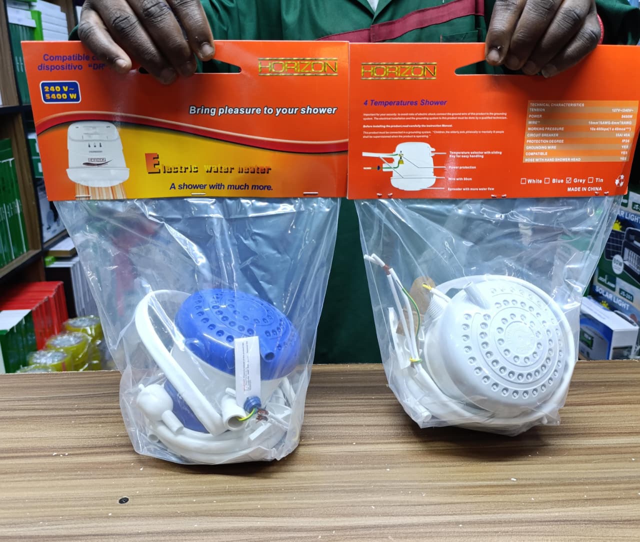 🚿🔥 Horizon INSTANT HOT SHOWER – NORMAL WATER 🔥🚿
Enjoy a comfortable and refreshing bath with the Horizon Instant Hot Shower, designed to heat normal (cold) water instantly. With 4 adjustable tempe