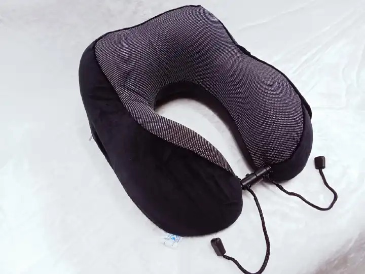 Cosy Travel Neck Pillow – Free Your Chin - 100% Memory Foam Traveling Pillow, Washable Soft Cover, Ergonomic U-Shape Design, Comfortable, Durable & Chin Support Cushion for Flights, Cars, Office