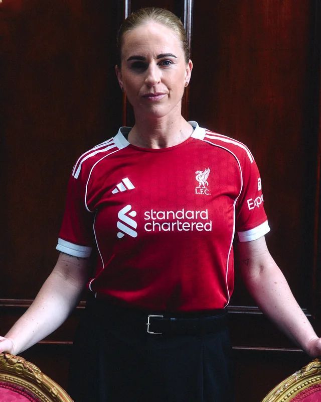Liverpool 25/26 Red Football Jersey – Lightweight, Sweat-Wicking Training Shirt for Sports & Casual Wear