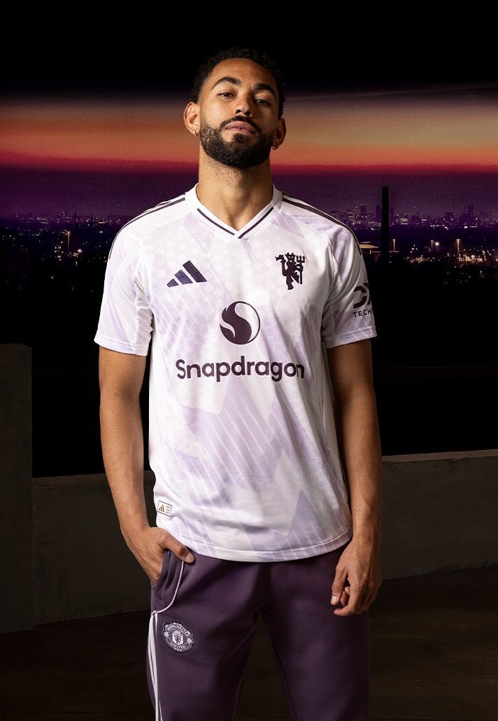 Man Utd 2025/2026 White Third Kit – High-Quality Quick-Dry Soccer Jersey with Modern Clean Design