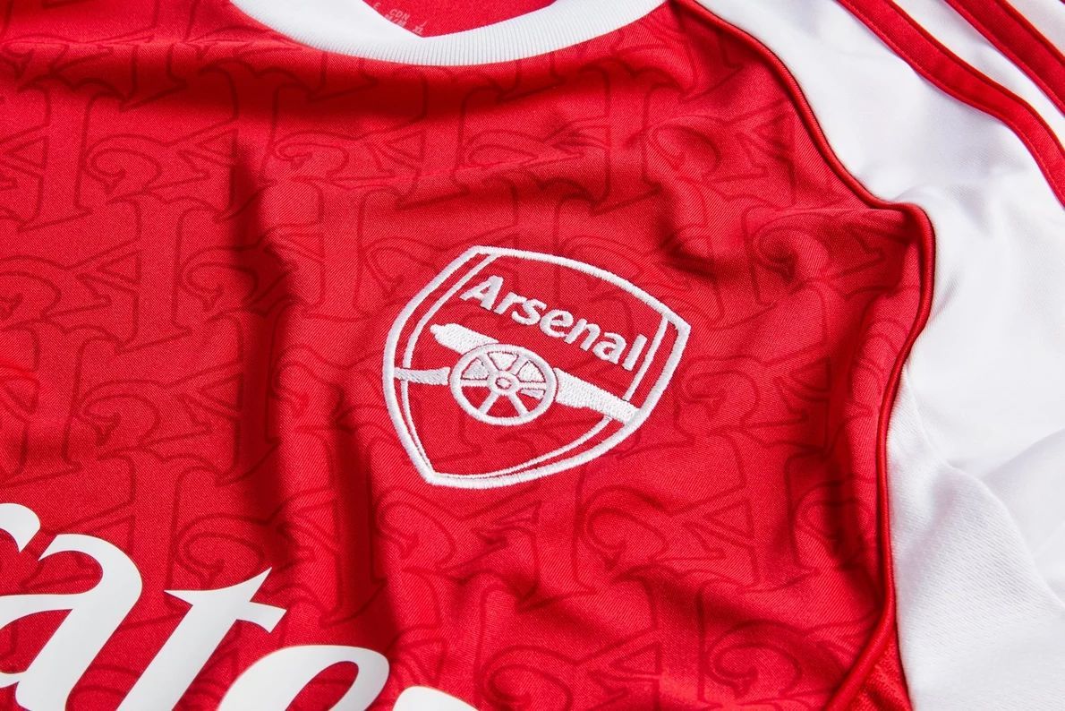 Arsenal 25/26 home red jersey. Lightweight, breathable, quick-dry fabric. Perfect for football, training, gym, and casual wear. Durable & premium finish.