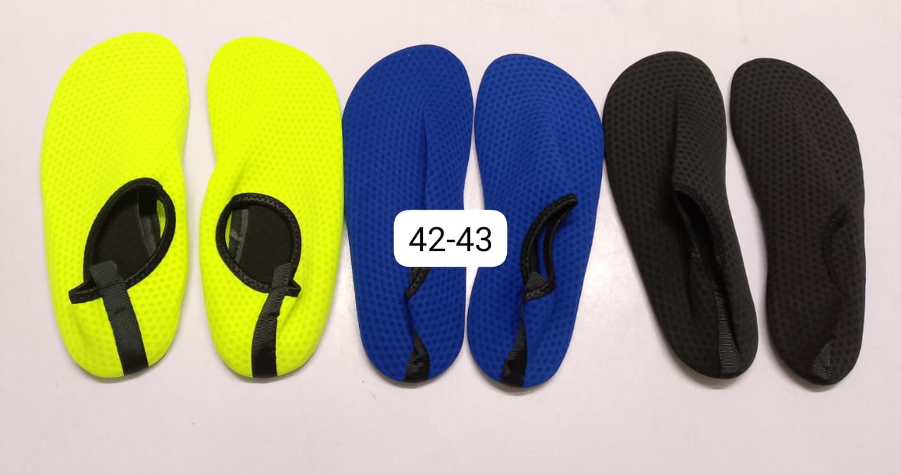 Multipurpose Water Shoes – Outdoor, Indoor, Gym & Swimming Shoes, Quick-Dry, Size 44-45. Quick-dry, lightweight, and comfortable. Available in size 44-45.