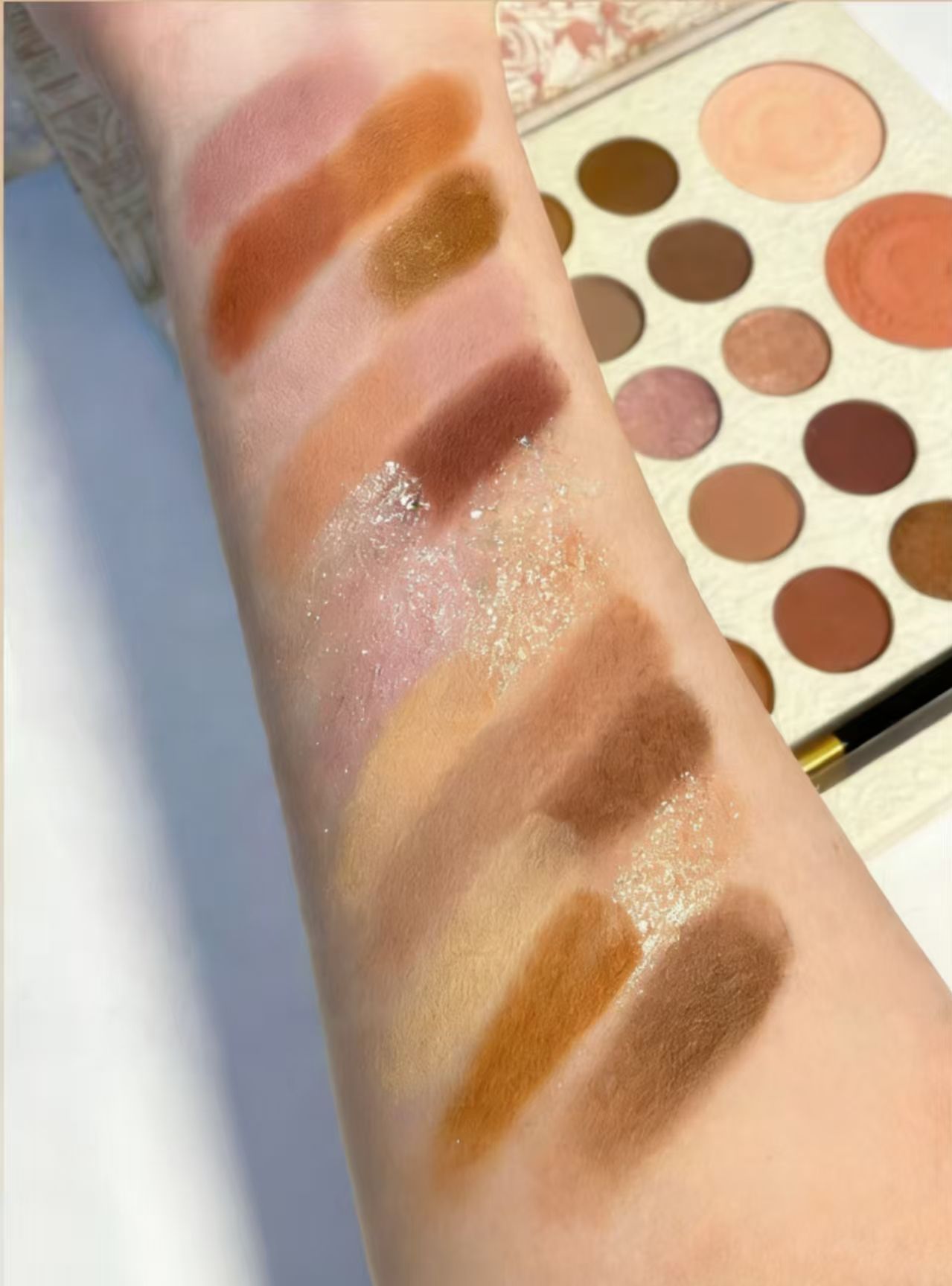 23 Colors Multi-Use Nude Eyeshadow Palette with Dual-Ended Brush, Matte Shimmer Glitter High Pigment Eyeshadow, Can Be Used as Blush Highlighter Contour, Long-Lasting Waterproof Blend Eye Makeup Kit