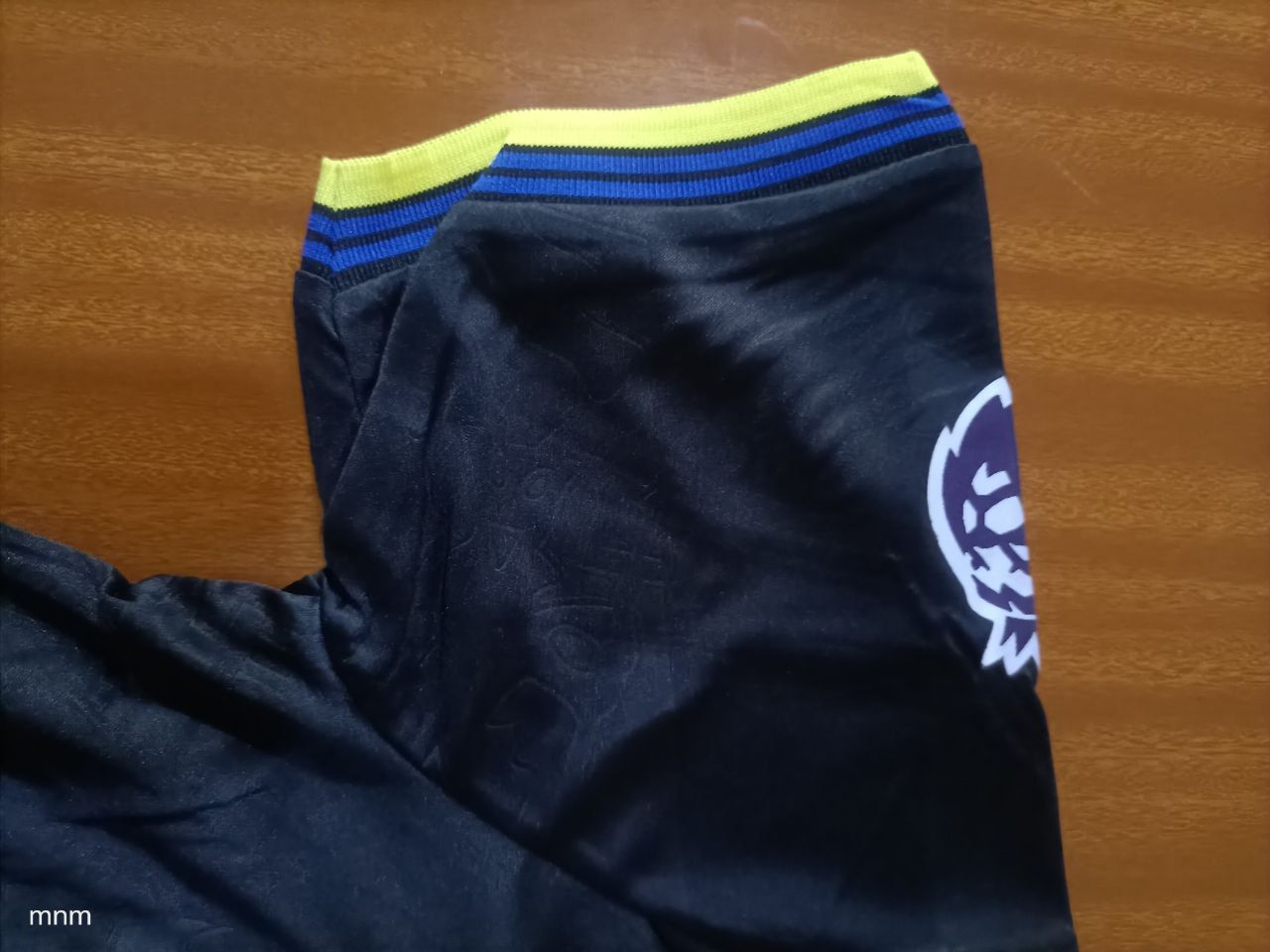 🔥🔥 MAN U JERSEY (BLACK) .Forget the basic reds—we’re going DARK MODE. This Snapdragon x Adidas Trefoil combo is high-key the cleanest drop of the season. It’s giving elite, ICONIC vibes.