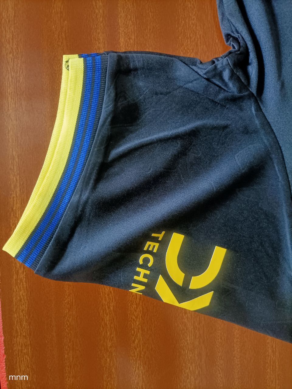 🔥🔥 MAN U JERSEY (BLACK) .Forget the basic reds—we’re going DARK MODE. This Snapdragon x Adidas Trefoil combo is high-key the cleanest drop of the season. It’s giving elite, ICONIC vibes.