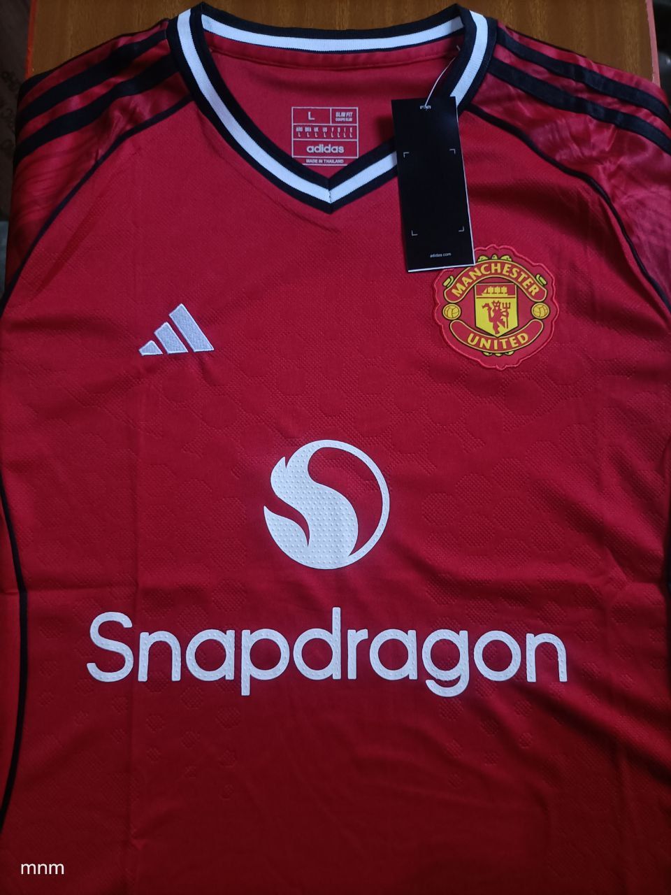 RED MAN UTD HOME JERSEY 25/26. Designed for comfort and style, whether you’re on the pitch or cheering from the stands, this jersey captures the  spirit with authentic Adidas craftsmanship.