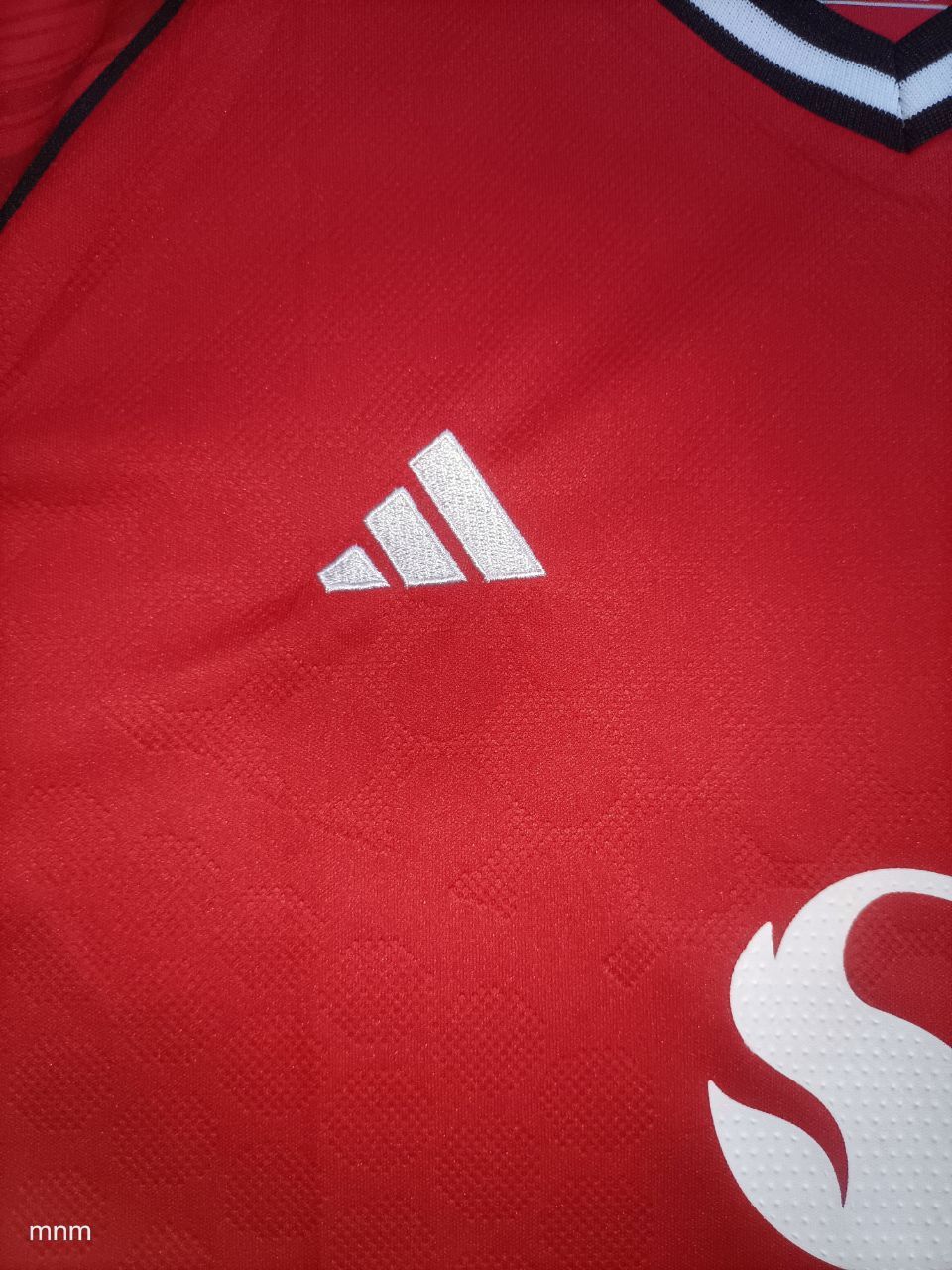 RED MAN UTD HOME JERSEY 25/26. Designed for comfort and style, whether you’re on the pitch or cheering from the stands, this jersey captures the  spirit with authentic Adidas craftsmanship.