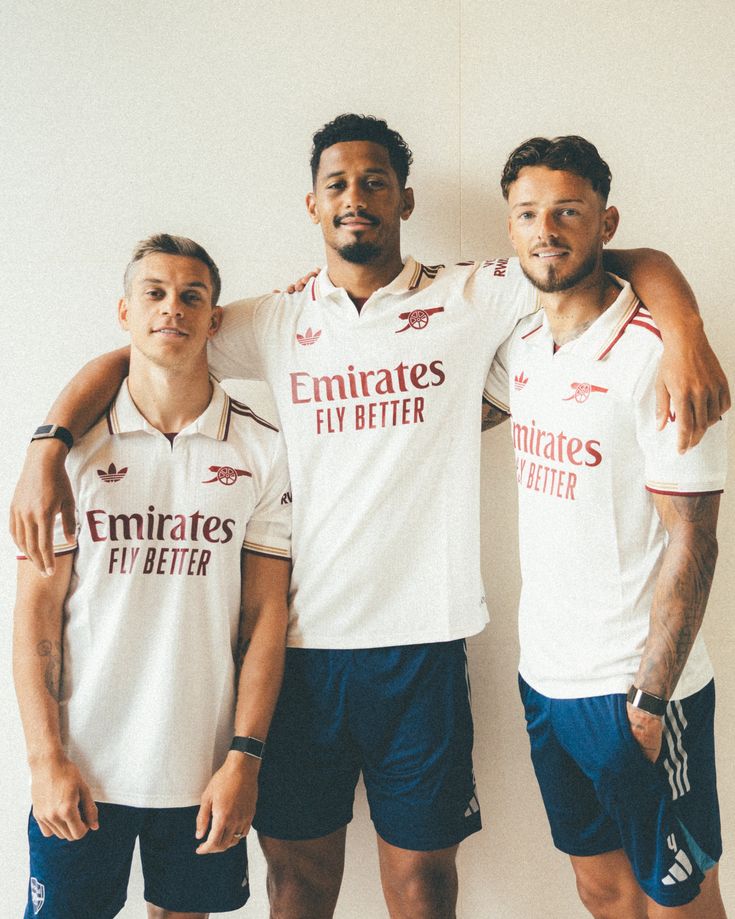 🔥🔥HOT SALE PREMIUM WHITE ARSENAL JERSEY 25/26 Season. Tell me a cleaner kit... I'll wait. 💅 The Arsenal White Edition is officially the MVP of my wardrobe.#ArsenalFC #Streetwear #CleanFit