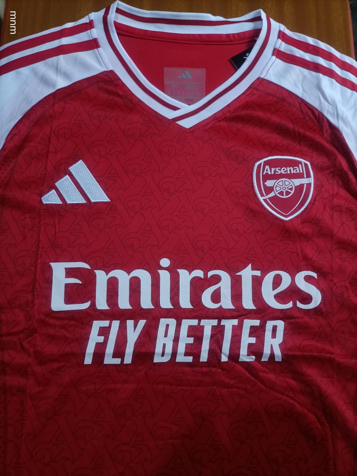 🔥🔥RED Arsenal 2025/26 Home Jersey. This is more than just a piece of sportswear.  It's designed to hug the body for a streamlined, athletic look.