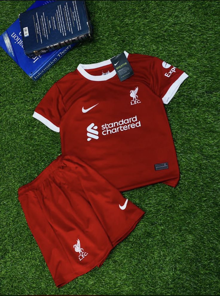 ❤️ Liverpool FC Kids' Home jersey set. This isn't just a shirt; it’s a matching jersey and shorts combo that provides a professional, unified look that kids absolutely love.