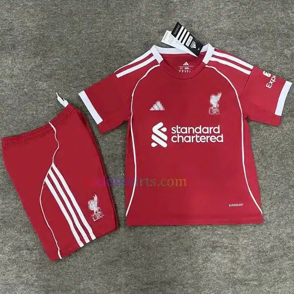 ❤️ Liverpool FC Kids' Home jersey set. This isn't just a shirt; it’s a matching jersey and shorts combo that provides a professional, unified look that kids absolutely love.