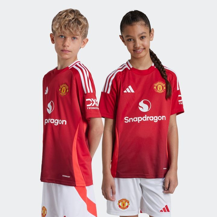 🔥🔥Manchester United 25/26 Kids home Kit. Built for Comfort: The lightweight, moisture-wicking fabric is perfect for active kids who like playing.