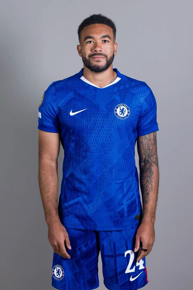 Blue Chelsea FC 25/26 Home Jersey. Step to the new era with the same look worn by stars like Cole Palmer.This is a piece of club's identity, engineered for performance and street styled.