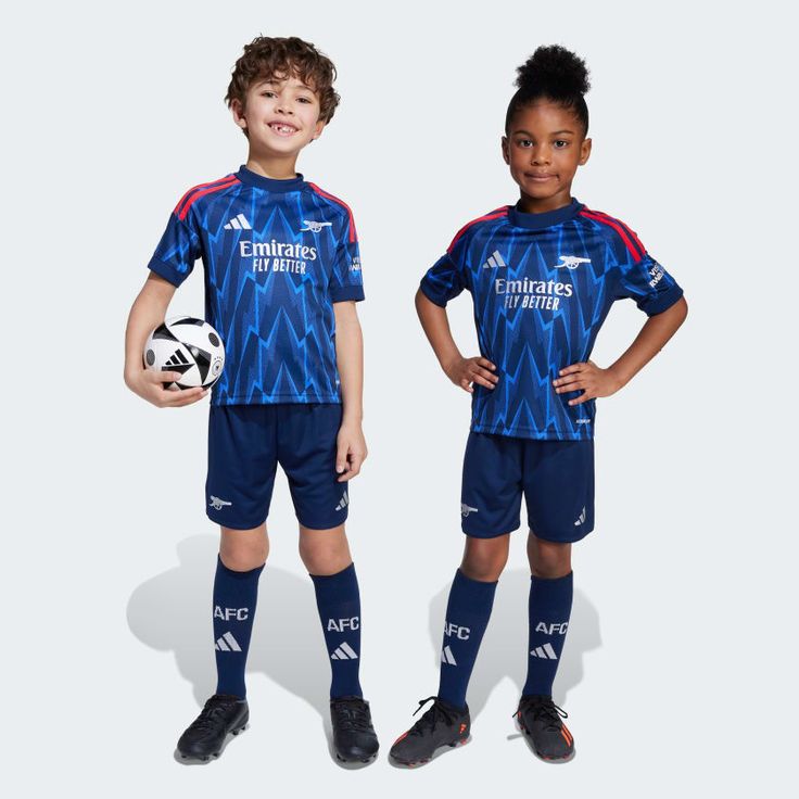 PRICE DROP! Arsenal FC Kids' Away Kit 25/26 – Full 2-Piece Jersey & Shorts Set. Tired of replacing worn-out play clothes? Our Arsenal Away Set is engineered for the high-impact energy of active kids.