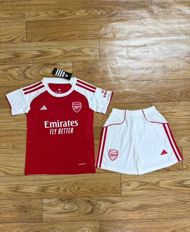PRICE DROP! Arsenal FC Kids' Away Kit 25/26 – Full 2-Piece Jersey & Shorts Set. Tired of replacing worn-out play clothes? Our Arsenal Away Set is engineered for the high-impact energy of active kids.
