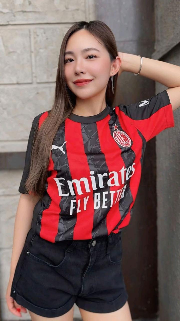 AC Milan 2025/26 Home Jersey is a high-octane tribute to the club's "Diavolo" roots, designed to look as lethal on the street as it does under the San Siro lights.