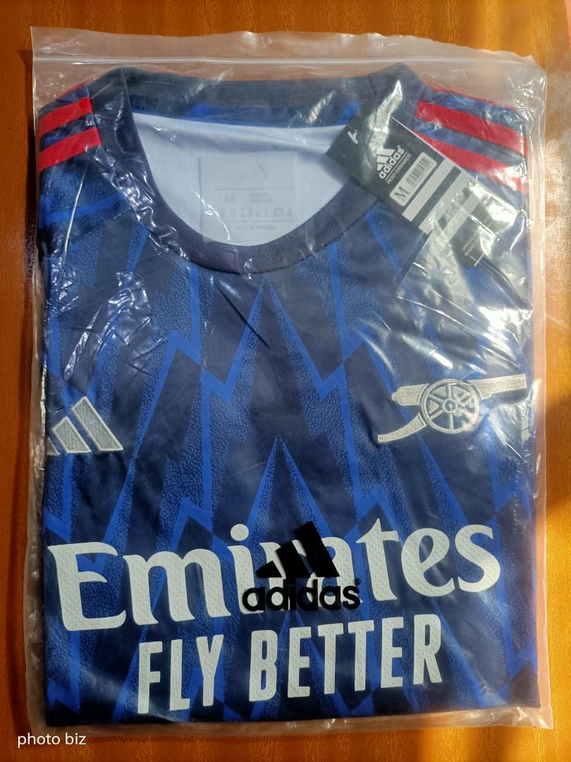 🔥🔥 MUST HAVE ARSENAL JERSEY (NIGHT BLUE). Few units remaining, grab one before they run out.