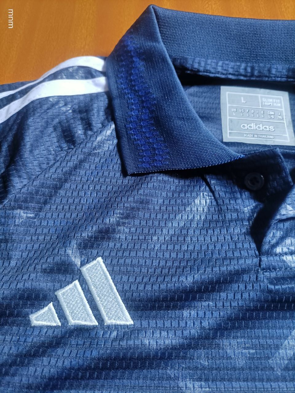 MAN UTD 24/25 Away Authentic Jersey. Own the same look the pros wear on the road. This isn't just a fan shirt; it’s the Authentic Player Version of the Manchester United 2024/2025 Away jersey.