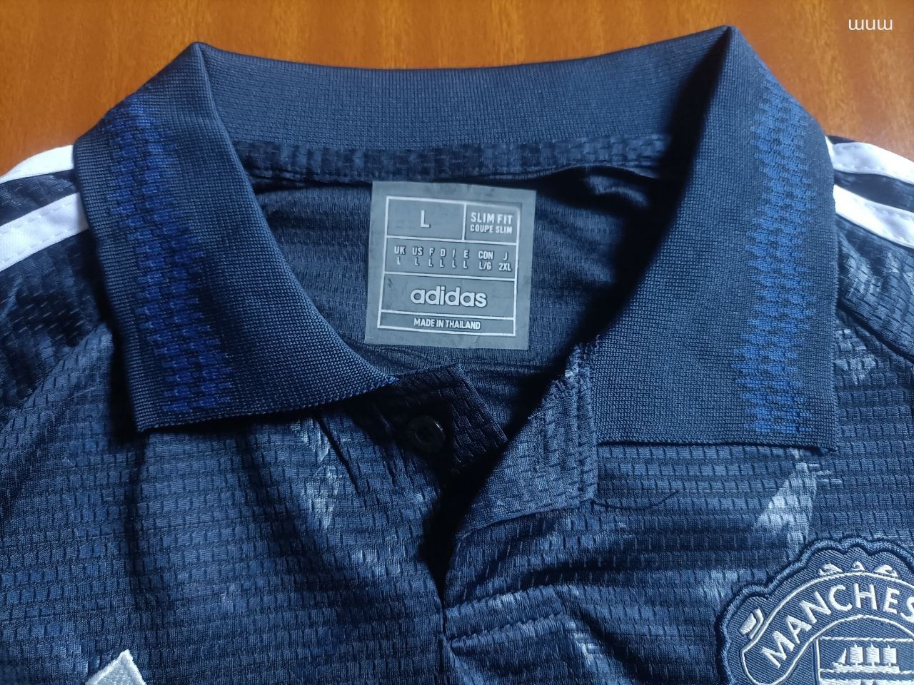 MAN UTD 24/25 Away Authentic Jersey. Own the same look the pros wear on the road. This isn't just a fan shirt; it’s the Authentic Player Version of the Manchester United 2024/2025 Away jersey.