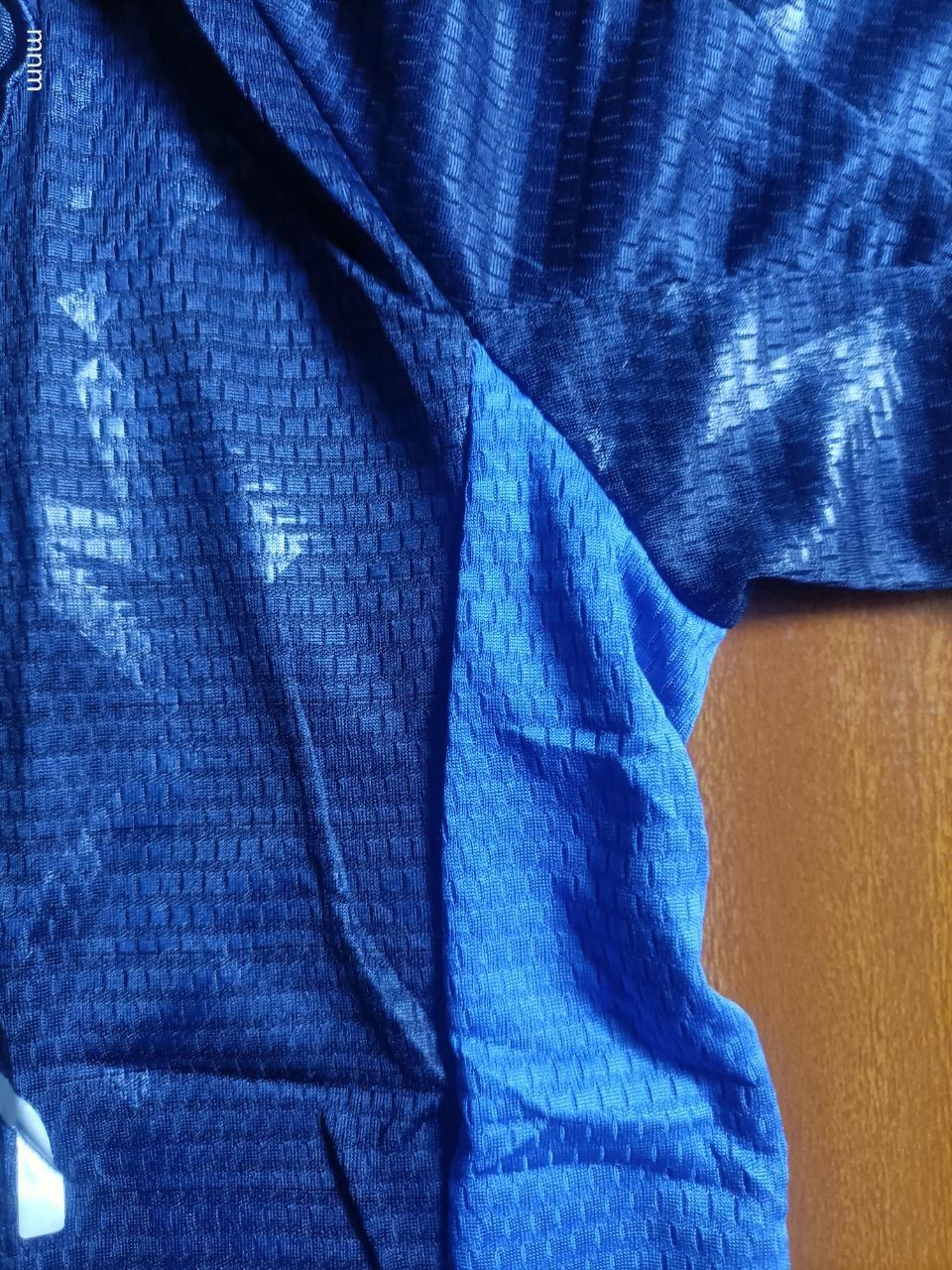 MAN UTD 24/25 Away Authentic Jersey. Own the same look the pros wear on the road. This isn't just a fan shirt; it’s the Authentic Player Version of the Manchester United 2024/2025 Away jersey.