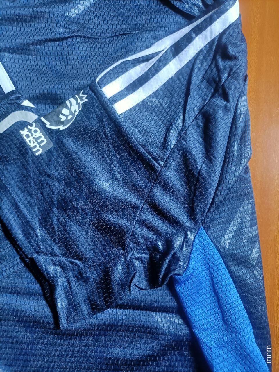 MAN UTD 24/25 Away Authentic Jersey. Own the same look the pros wear on the road. This isn't just a fan shirt; it’s the Authentic Player Version of the Manchester United 2024/2025 Away jersey.