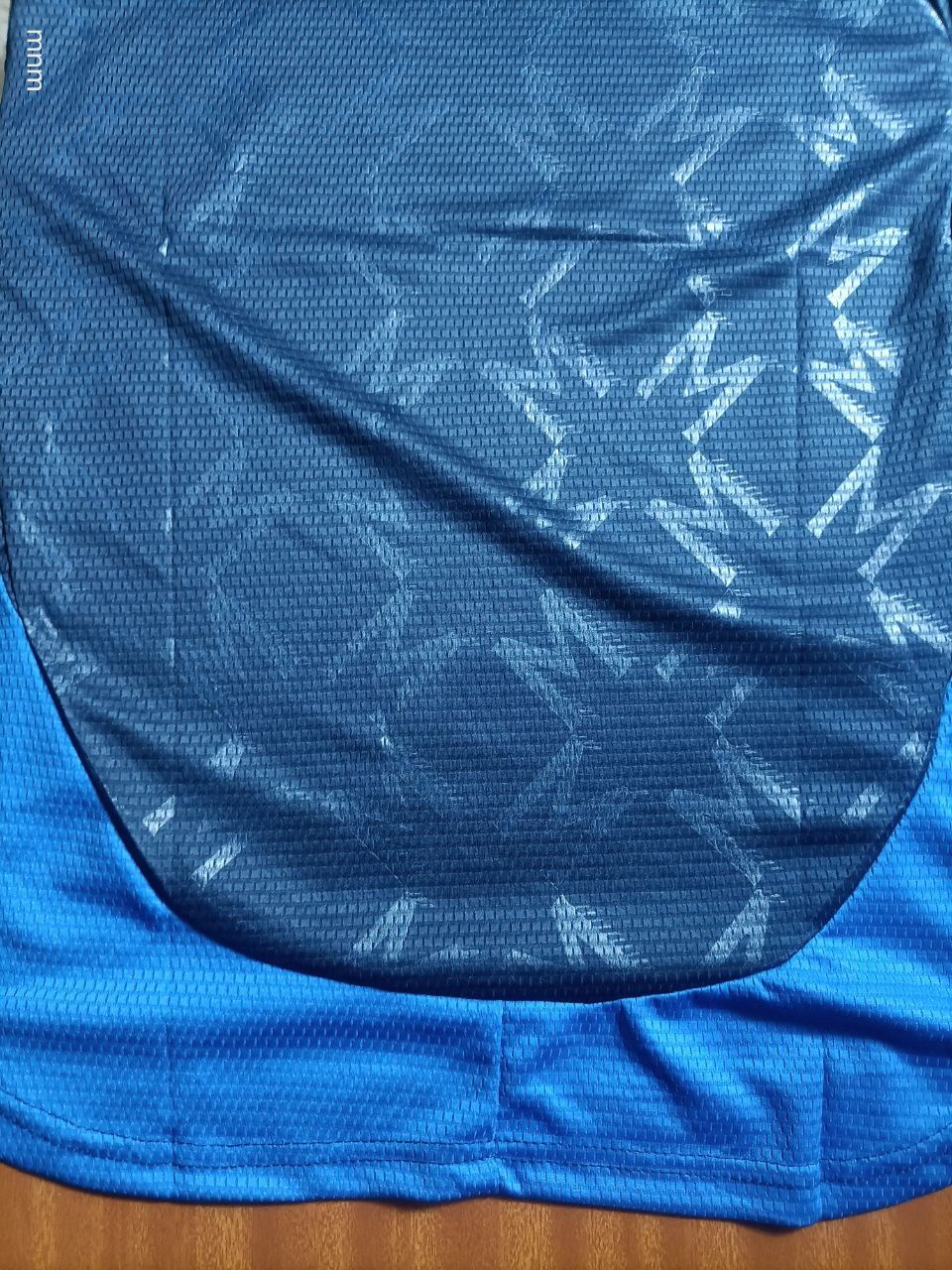 MAN UTD 24/25 Away Authentic Jersey. Own the same look the pros wear on the road. This isn't just a fan shirt; it’s the Authentic Player Version of the Manchester United 2024/2025 Away jersey.