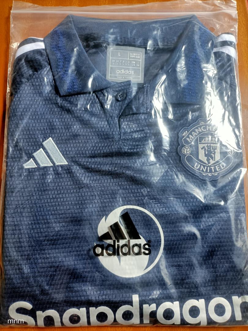 MAN UTD 24/25 Away Authentic Jersey. Own the same look the pros wear on the road. This isn't just a fan shirt; it’s the Authentic Player Version of the Manchester United 2024/2025 Away jersey.