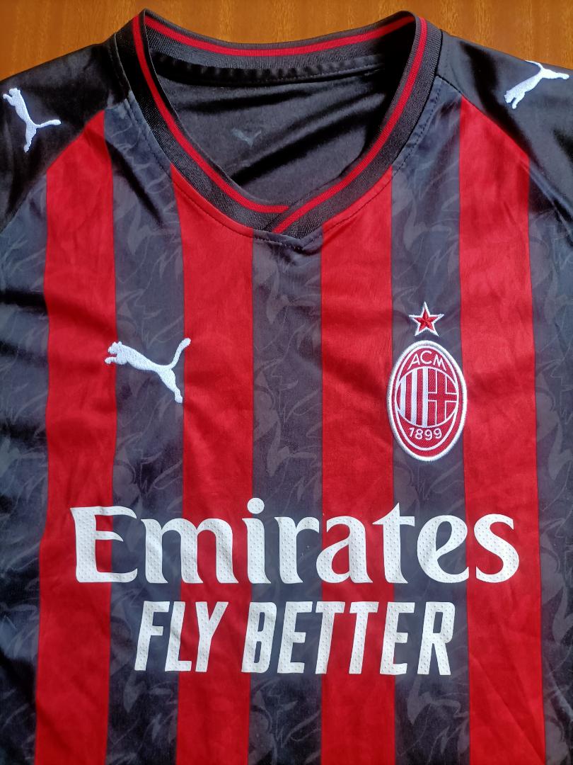 AC Milan 2025/26 Home Jersey is a high-octane tribute to the club's "Diavolo" roots, designed to look as lethal on the street as it does under the San Siro lights.