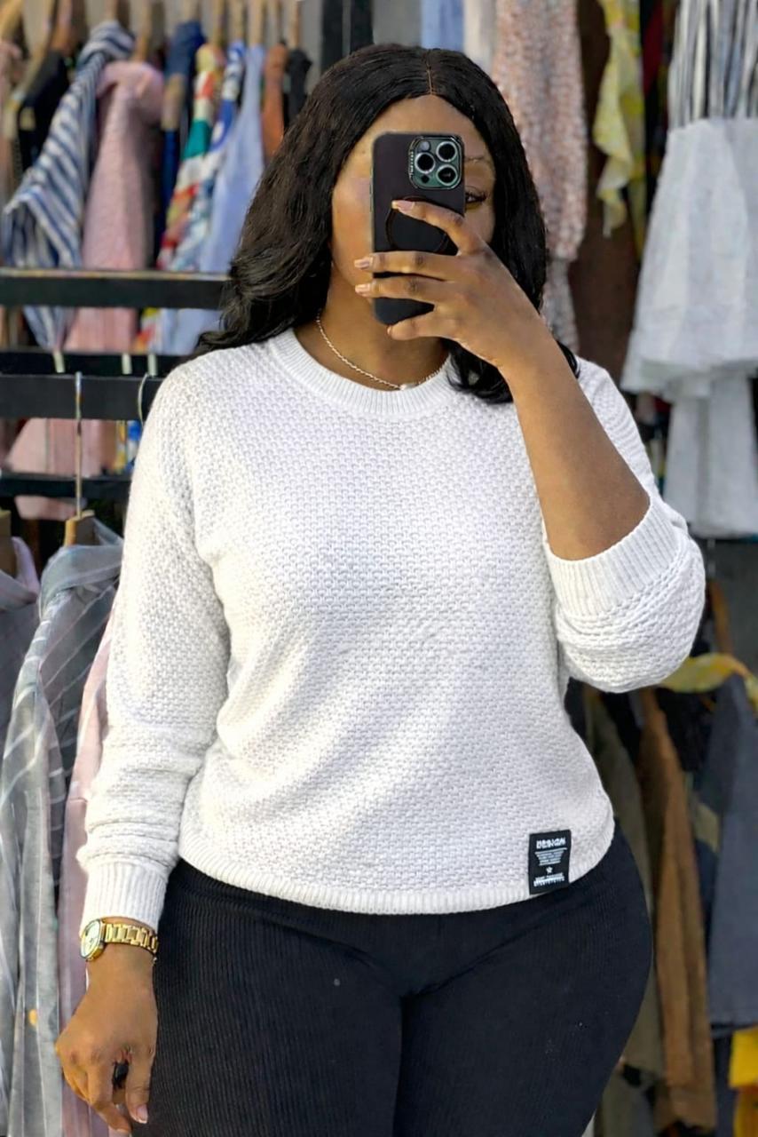 The Free Size Ivory Luxe Textured Knit Sweater is the perfect blend of comfort, simplicity, and elevated everyday style.