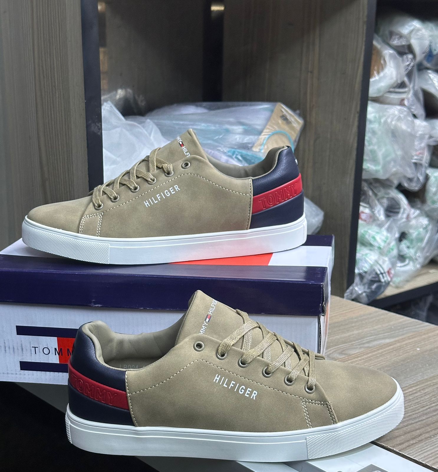 Men's Royal Street Elite Leather Sneakers—a sleek and versatile pair designed for individuals who appreciate minimal elegance with a sporty edge Size 40 to 45