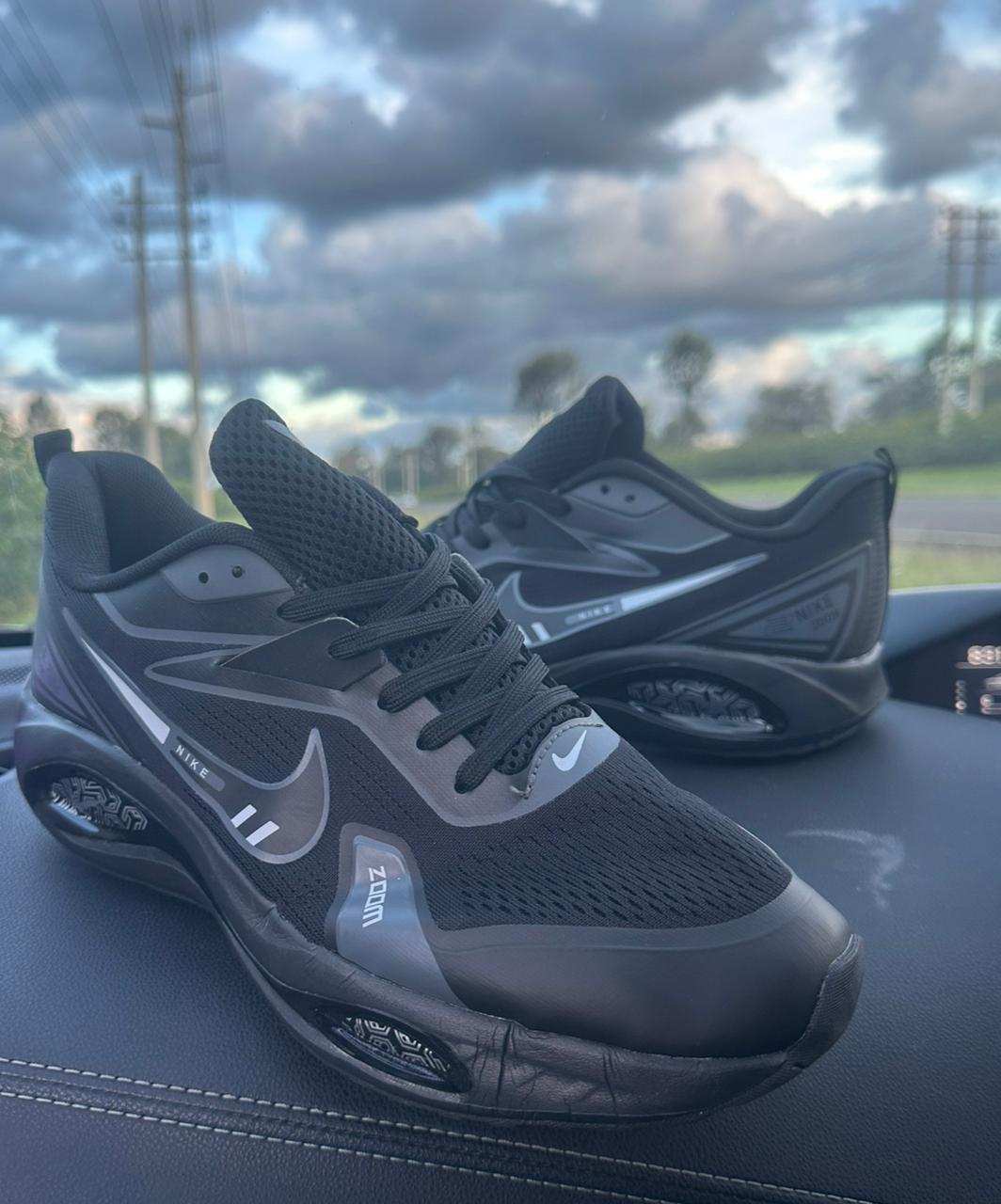 Unisex Motorsport Air Zoom Phantom Flex Size 40 to 45 Designed for everyday comfort and athletic versatility, this sleek sneaker blends cutting-edge cushioning with a bold, futuristic aesthetic.