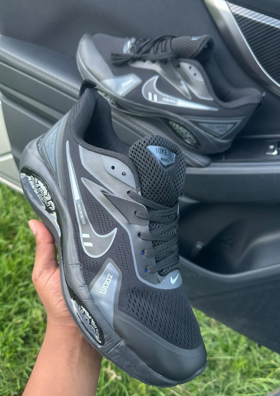 Unisex Motorsport Air Zoom Phantom Flex Size 40 to 45 Designed for everyday comfort and athletic versatility, this sleek sneaker blends cutting-edge cushioning with a bold, futuristic aesthetic.