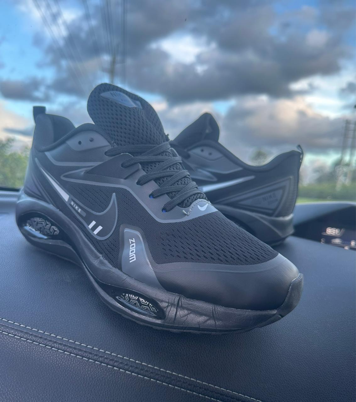 Unisex Motorsport Air Zoom Phantom Flex Size 40 to 45 Designed for everyday comfort and athletic versatility, this sleek sneaker blends cutting-edge cushioning with a bold, futuristic aesthetic.