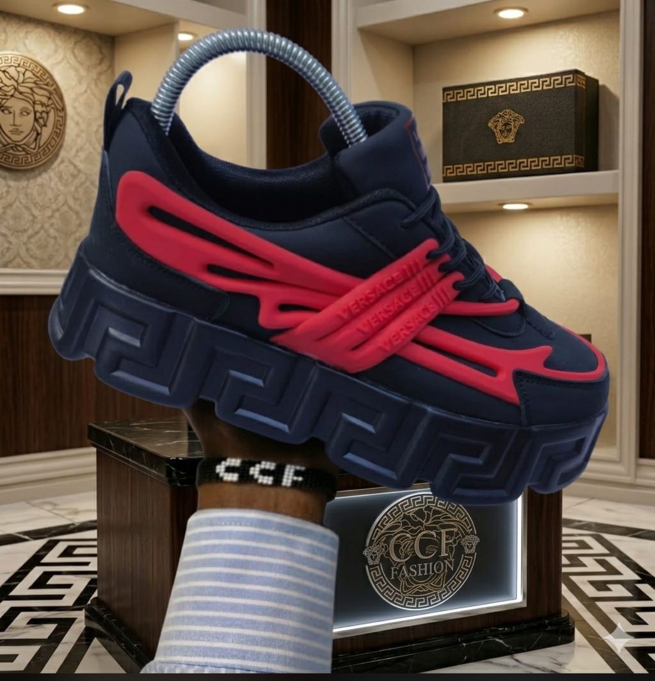 Unisex fashion-forward chunky platform sneakers Available in size 40-45