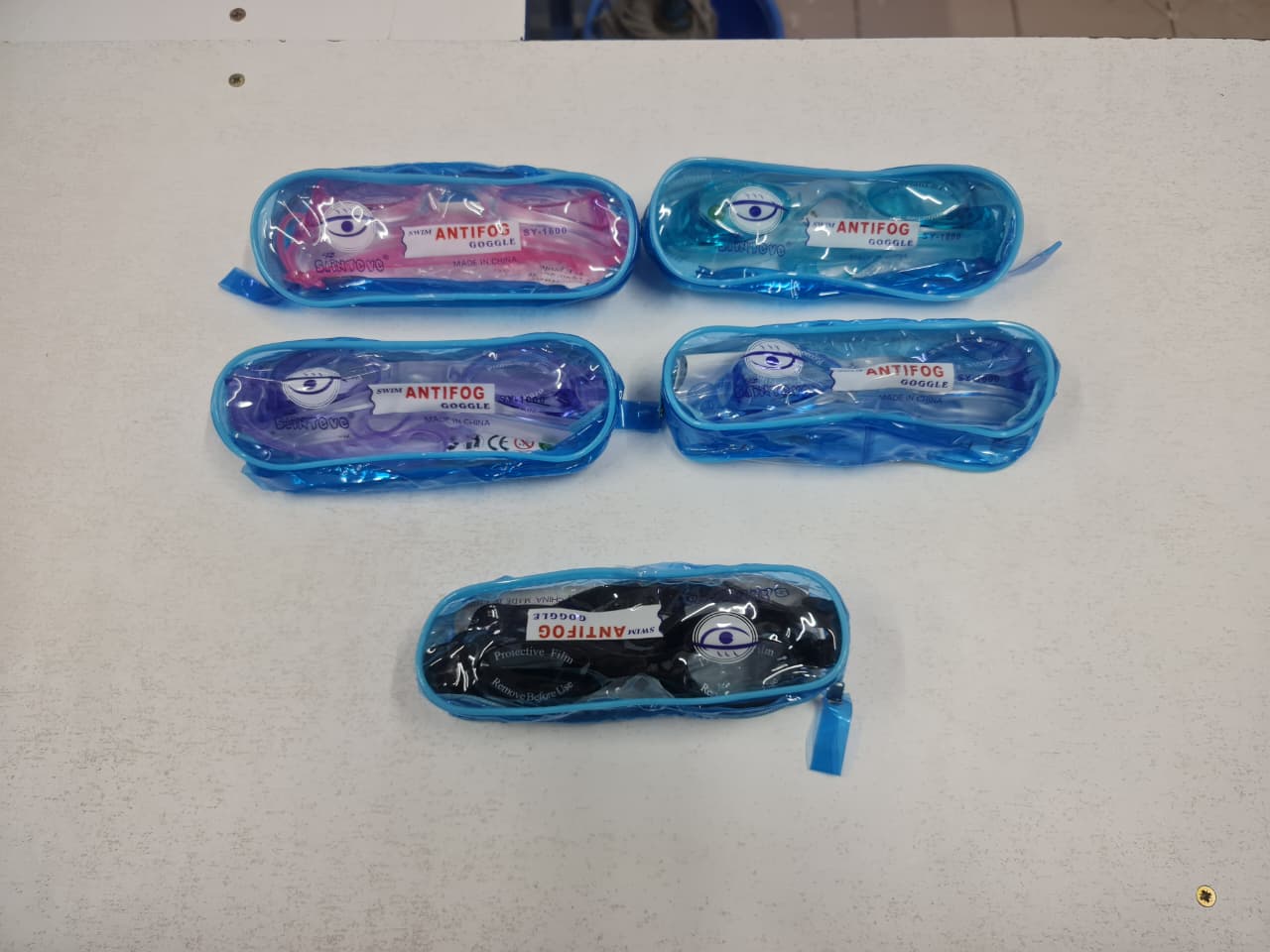 Kids Anti-Fog Swimming Goggles – UV Protection Leakproof Swim Glasses with Soft Silicone Seal & Adjustable Head Strap for Boys and Girls