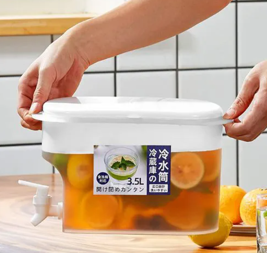 *Back in stock* 🎊🎊🎊🥳 *3.5L table top or fridge juice container with dispenser tap *ideal and convenient for use durable made of the best quality environment friendly it!*