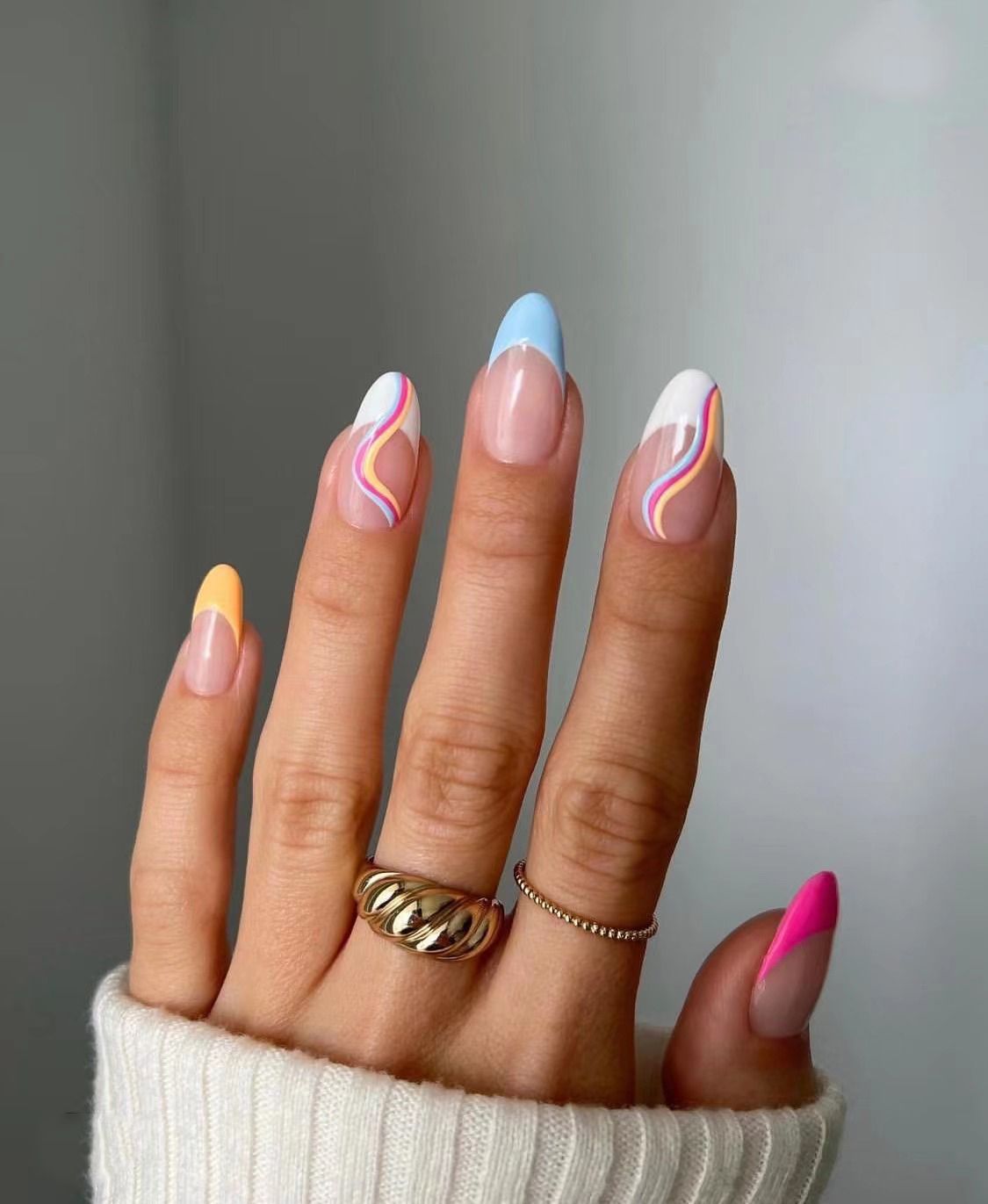 24 PCS Geometric Pattern Fake Nails Modern Style Adhesive Nails Free Glue Included