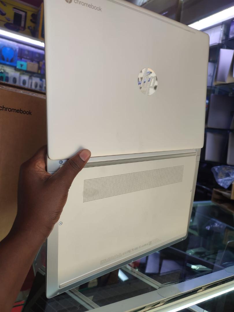 BRAND NEW HP PRO 640 G2 CHROMEBOOK 14INCH DISPLAY WITH 8GB RAM 256GB SSD WITH 6 MONTH Of WARRANTY SPEED OF  2.3GHZ.