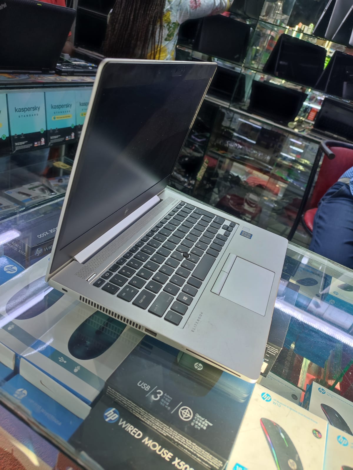 GRADE A EX UK HP ELITEBOOK 830 G5 INTEL CORE I5 8 GB RAM 256 SSD 8TH GENERATION 13.6 DISPLAY SIZE WITH 6 MONTH WARANT